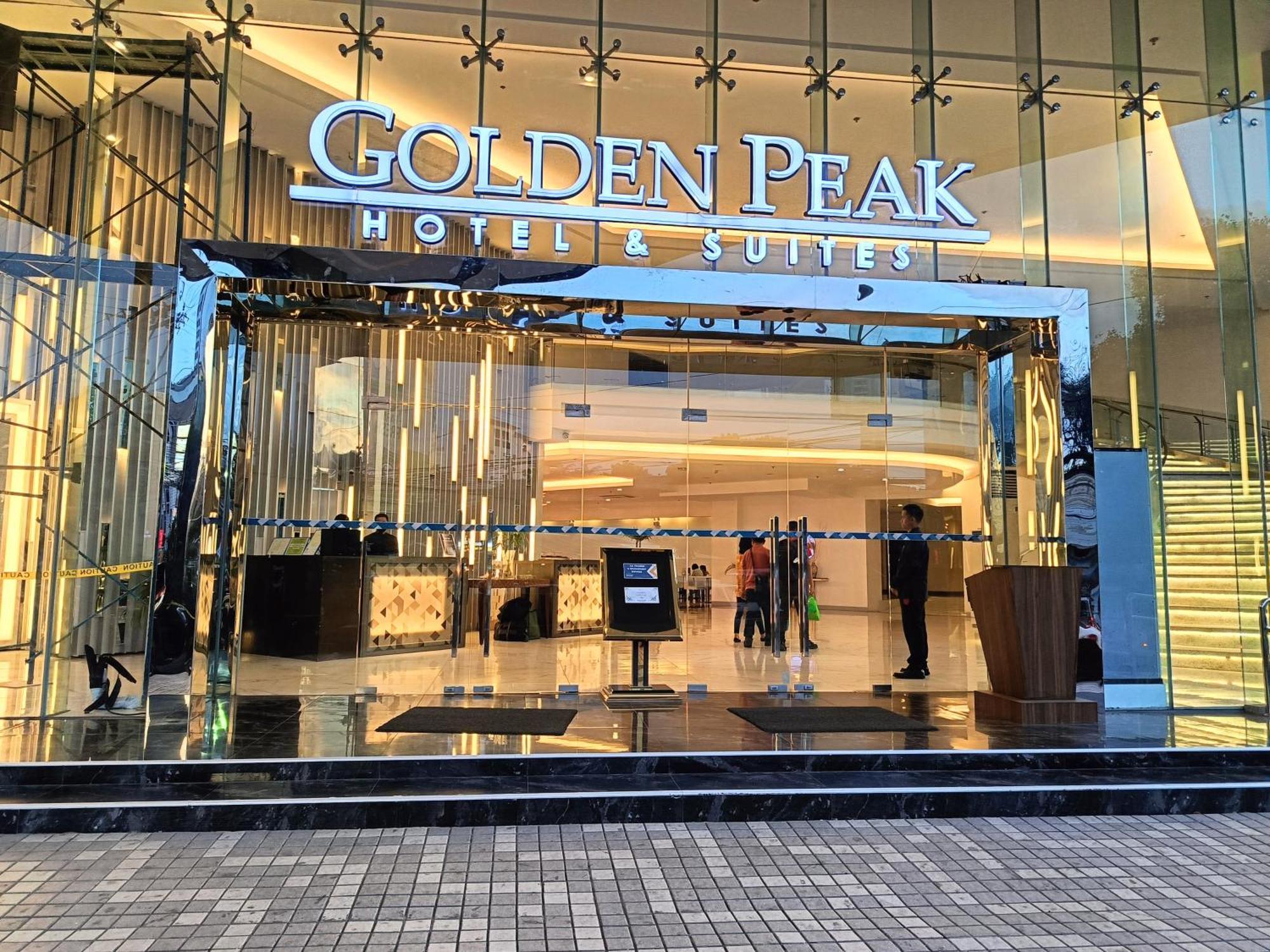 ゴールデン ピーク ホテル セブ市 エクステリア 写真