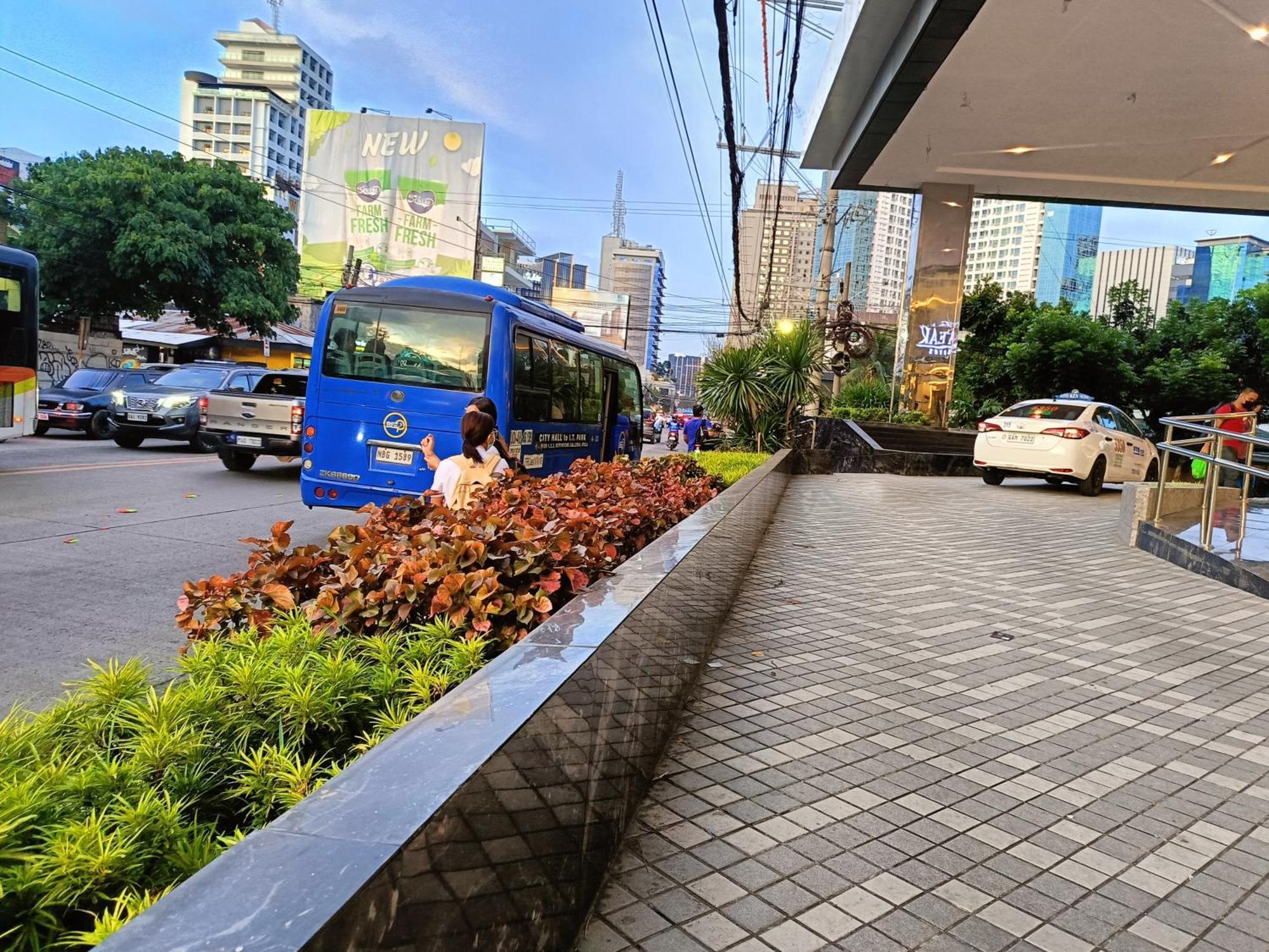 ゴールデン ピーク ホテル セブ市 エクステリア 写真